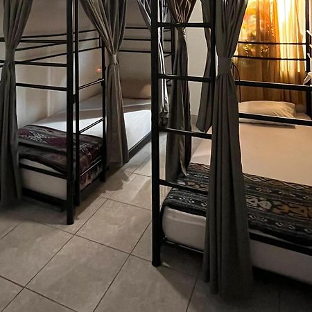 Oke Baik Hostel Yogyakarta Exterior foto