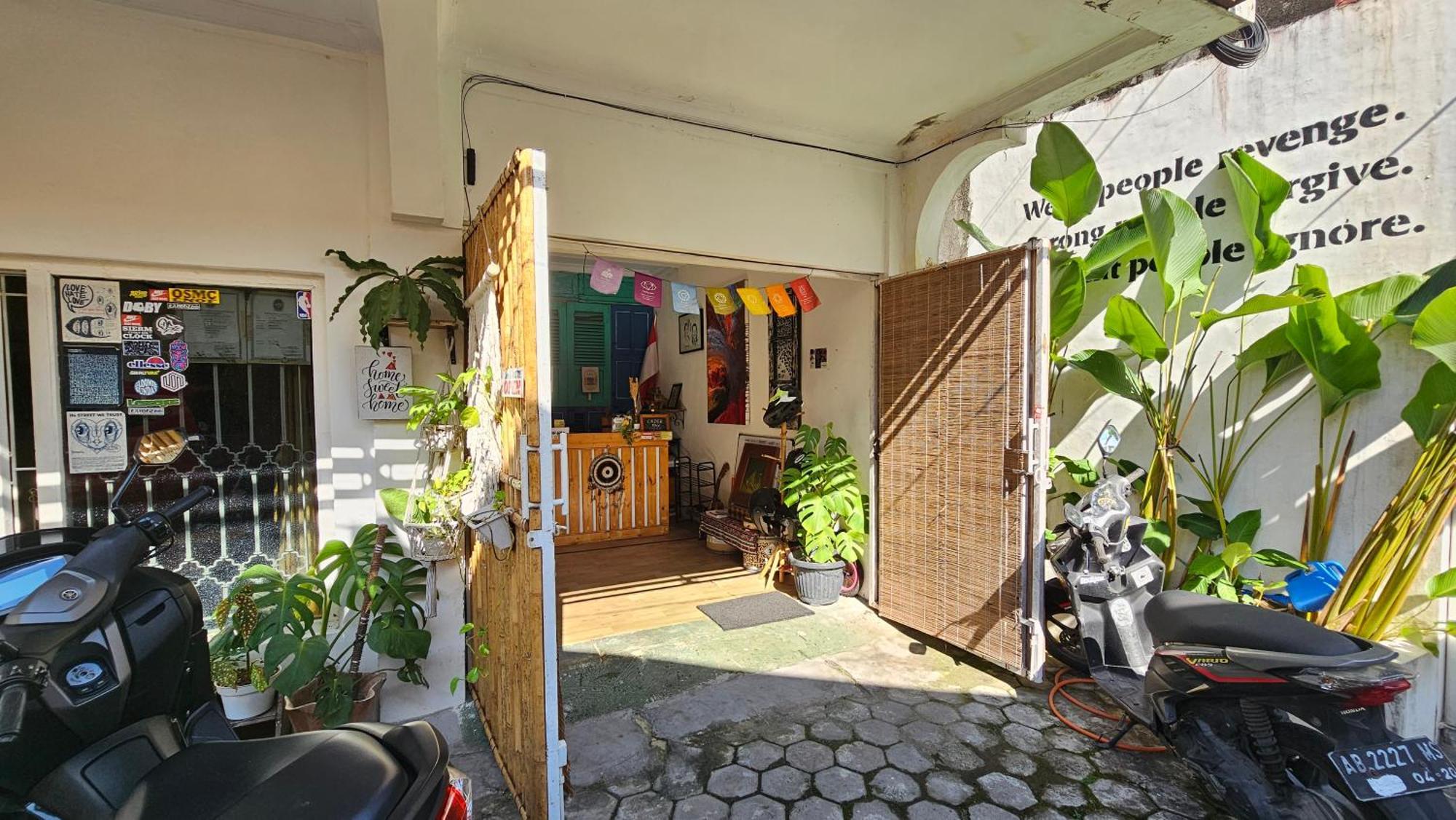 Oke Baik Hostel Yogyakarta Exterior foto
