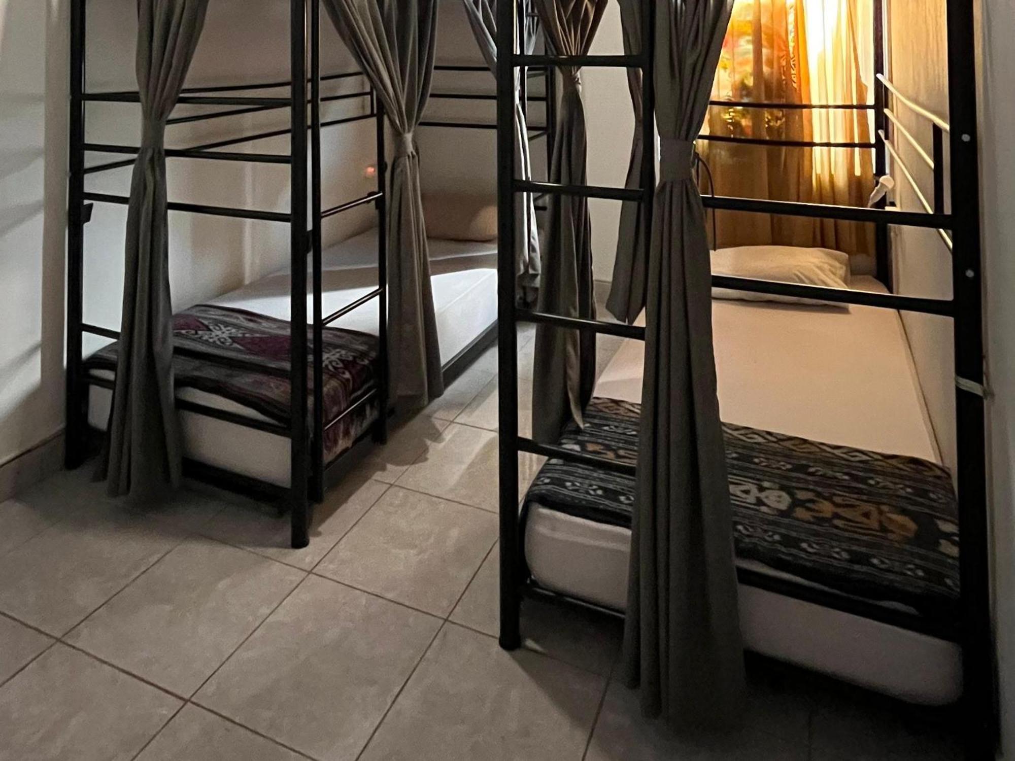 Oke Baik Hostel Yogyakarta Exterior foto