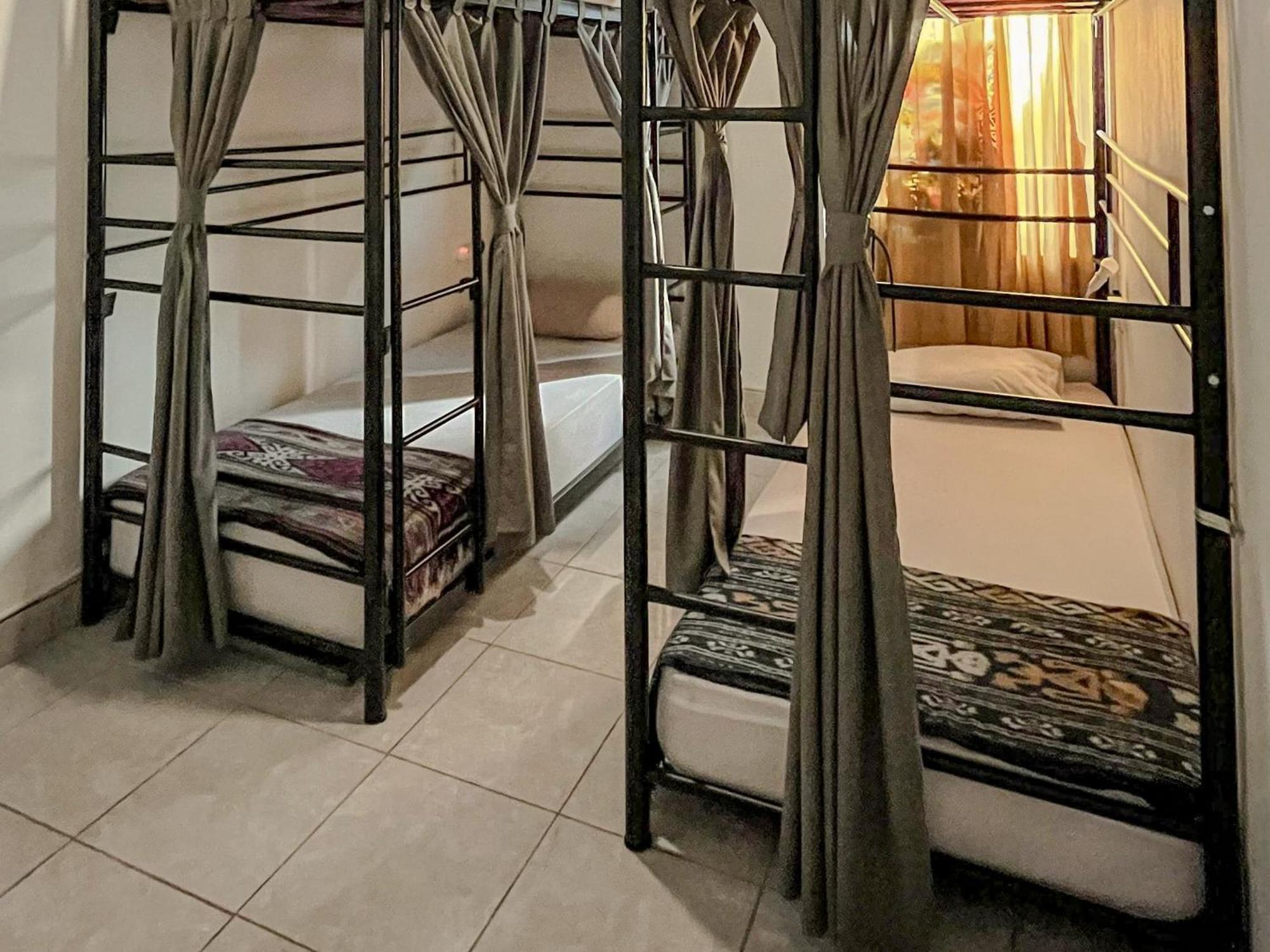 Oke Baik Hostel Yogyakarta Exterior foto